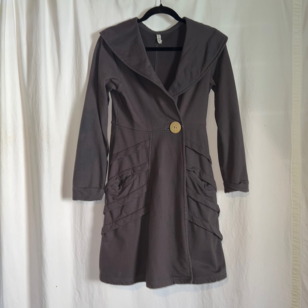 Grey avatar coat with pockets